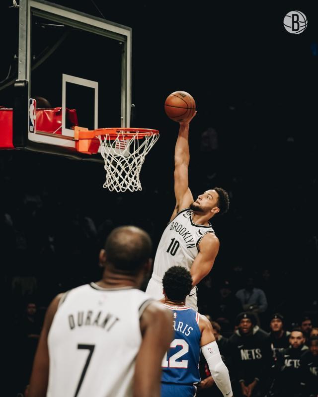 开云体育-有妙传也有尴尬出手 西蒙斯复出不紧张、很兴奋！